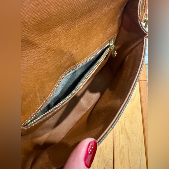 Louis Vuitton Vintage St Cloud PM in Monogram Crossbody Bag - Picture 12 of 16